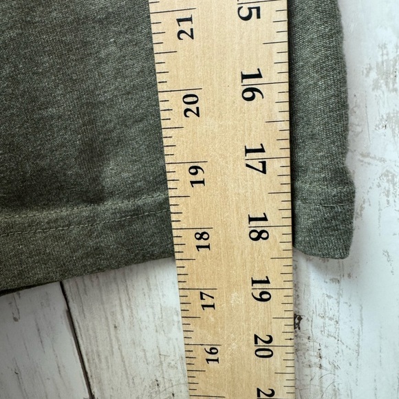 Carhartt Men's Short Sleeve Tee in Olive size Large - Picture 8 of 8